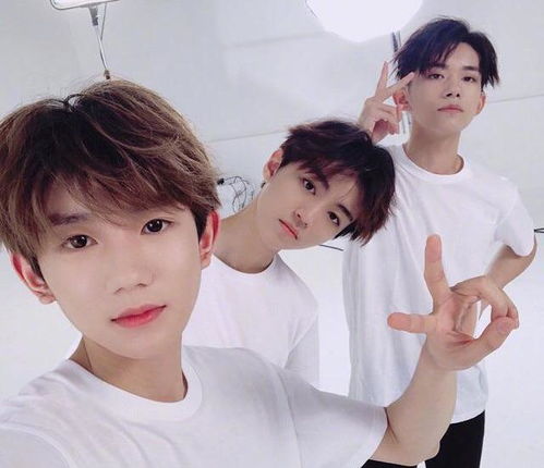 易烊千玺一个人参加综艺,挂念整个团队,tfboys团魂炸裂暖人心肺