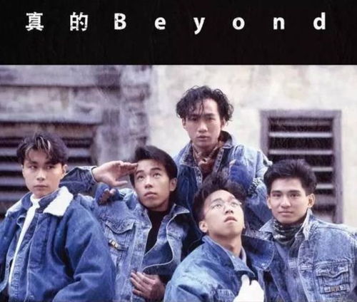60岁叶世荣与草蜢兄弟相聚,穿拖鞋脚踩凳ktv,嗨唱光辉岁月