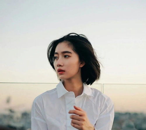 女人头像成熟稳重35岁卡通短发父女