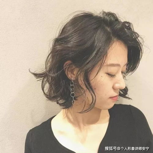 很多40岁女性不知道,烫发要选对打卷正确位置,过年别烫错了