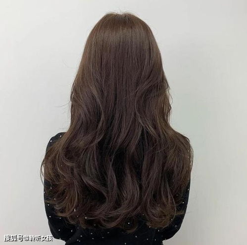40岁女人换头发别太随意,试试这几种发型,显气质又好看
