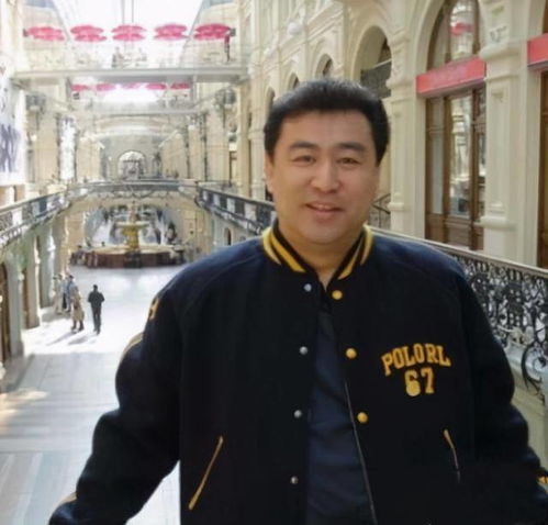 60岁张宏民独自吃雪糕,被嘲无儿无女无贡献,网友浪费好基因