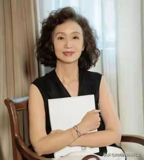 60岁以上的女人,尽量化淡妆画这3个地方就够,减龄显气质