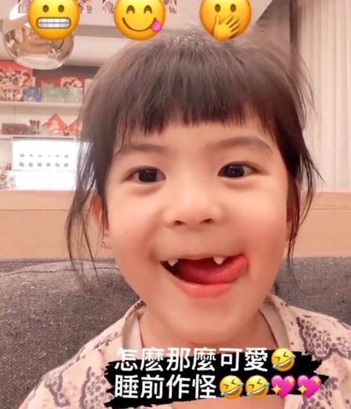 贾静雯女儿cos表情包,以为姐妹花出糗又好笑,哪知可爱度超标