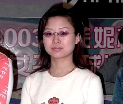 潘晓婷九球天后晒全家福,母亲气质高贵显年轻,母女长得真像