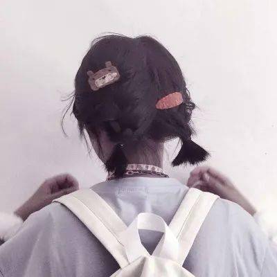 背影头像可爱短发女生头像