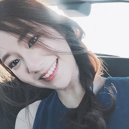 阳光微笑女孩卡通头像