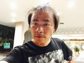 王宝强自拍满头大汗头发稀少网友不羁的发型