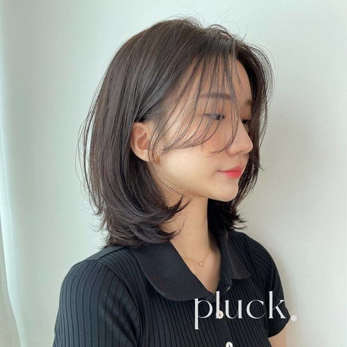 女人过了30岁选什么发型推边头满头卷锁骨发,越剪越时尚