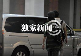 黄渤回上海神情疲惫哈欠连天上演表情秀