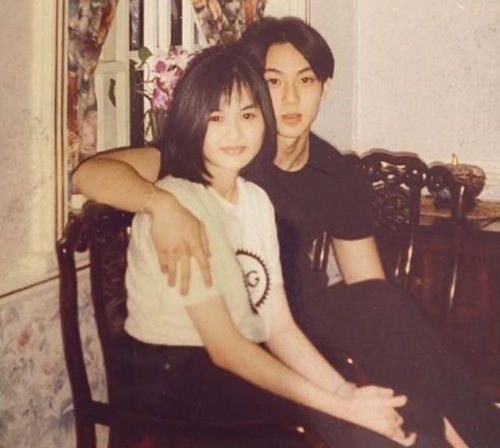 吴尊晒与妻子16岁照片,结婚证首次曝光,原来出道前已经结婚