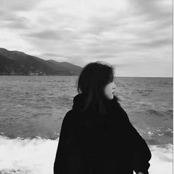 简约的黑白头像2018女生高冷生活太甜了所以总爱自讨苦吃