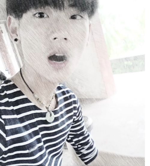有没有16岁或者17岁的男生真实照片,不要网红,求5张以上