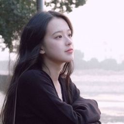 气质女生头像带着温暖的疏离感,义无反顾的做着路人或过路人