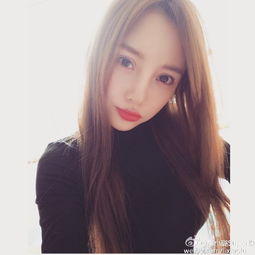 李小璐晒自拍网友称撞脸baby
