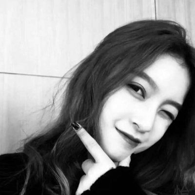 女人黑白头像高冷魅惑,高清好看的头像女黑白高冷图片