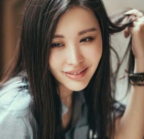 她本是18线性感女星,父女恋嫁大30岁地产大佬,却称爱的不是钱