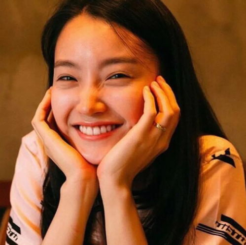 女生头像丨不管你了不了解这个世界,这个世界都不会让着你