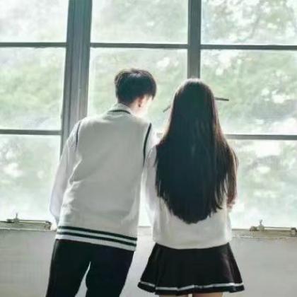 好看合照两张背影头像情侣一男一女,在海边的才是最美的