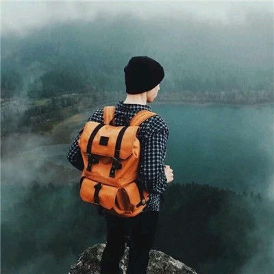 男生背影图片夕阳下伤感孤独我浑身骄傲无视所有嘲笑