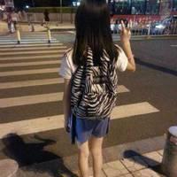 非主流女生背影头像独自面对着所有的悲伤