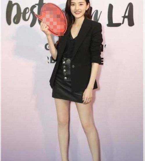 宋祖儿不走寻常路穿黑西装不搭白衬衫,换上粉色裙后效果惊艳了