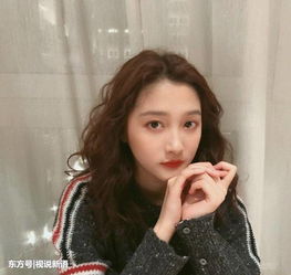 关晓彤久违晒自拍大眼睛皮肤白皙,玩推圈圈蹦跳可爱秒变傻大妞