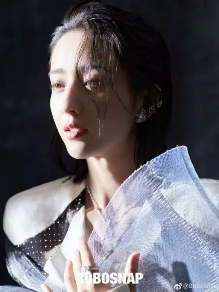 黑白卡通头像女生短发佟丽娅