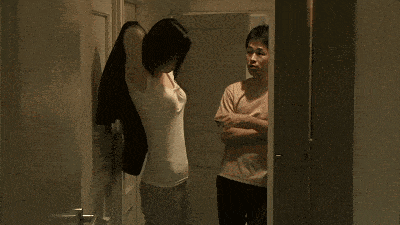 搞笑gif动图萌妹子困得时候原来是这样的表情