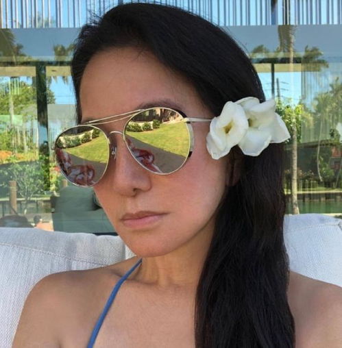 71岁婚纱女王超模身材火了20岁身材35岁的脸,穿泳装真绝了