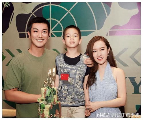 霍思燕一家惊喜现身妹妹丸子头惊艳众人,10岁嗯哼迷人如杜江