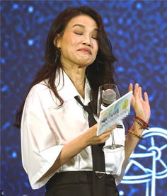 舒淇力挺黄渤新戏,狂甩表情包不惧变女神经,颈纹成硬伤