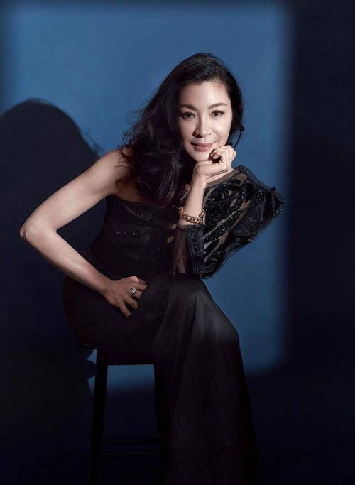 杨紫琼与74岁富豪男友同框,一旁80岁的妈妈竟比男友还要年轻
