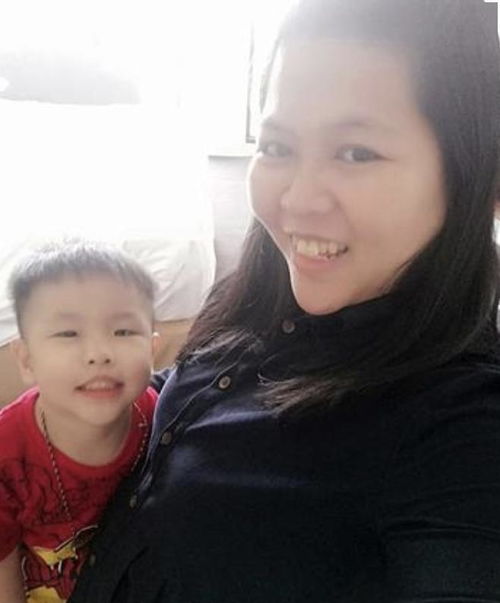 一名马来西亚妈妈挺着7个月身孕的大肚子