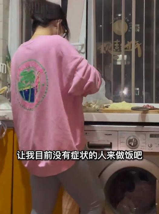 中华好闺蜜女子为照顾确诊闺蜜,同住9天未感染,睡觉都戴口罩