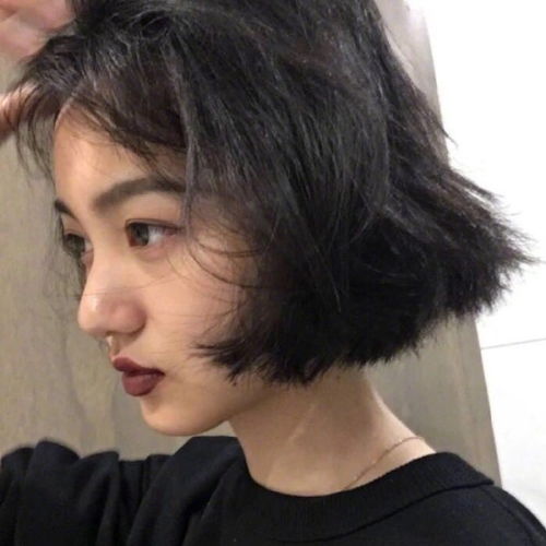 女人头像成熟稳重35岁卡通短发30岁