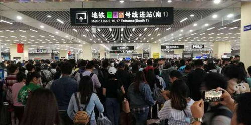 上海疫情出现拐点大批人员离开,加价500还需靠抢票,进站需2小时
