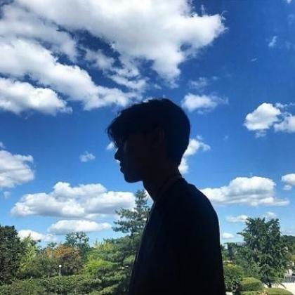 一个人慢慢体验人生的味道,男生伤感背影头像图片