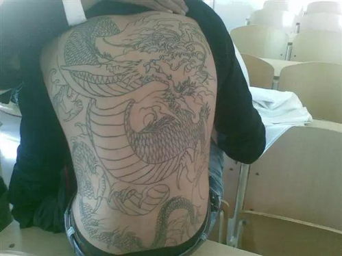 世界黑帮人士都穿啥,西服风衣皮大褂