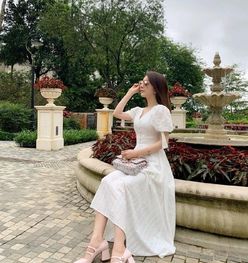 郭富城夫妇合体方媛一袭白色连衣裙清纯十足,看不出是俩娃妈妈