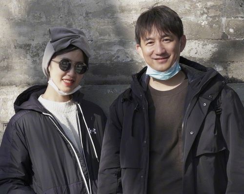 黄磊晒七岁小女儿画作,图案抽象杂乱无章,连汉字都写错