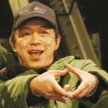 明星手癌式比心黄渤比出一块饼,赵薇懵成表情包