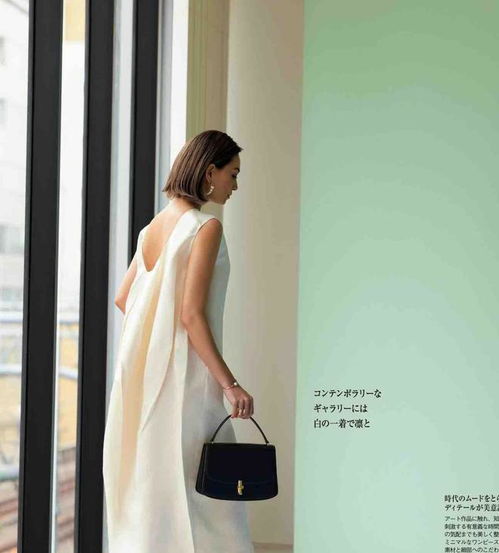 这才是最适合50岁女人的夏季打扮,简单自然,没美颜没滤镜也高级