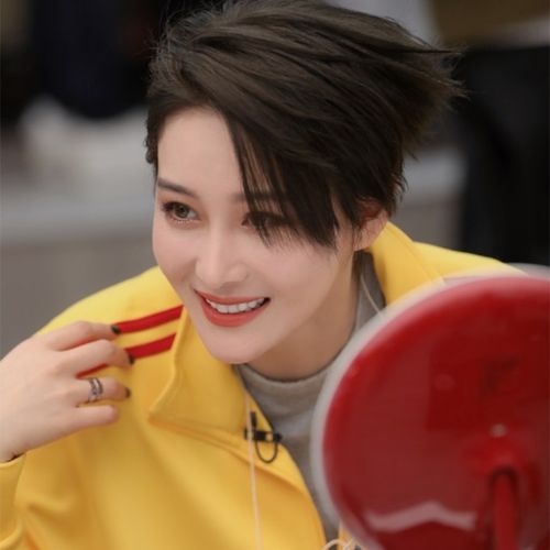 男头像卡通短发图片张馨予