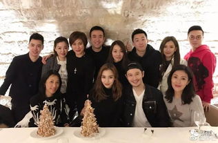 杨幂晒3人合照准时为baby庆生,闺蜜玩出真情实感了超大的鸽子蛋成功抢镜