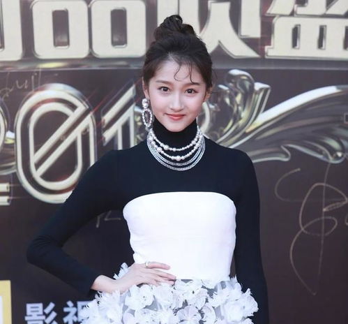 四十多岁的女人,这3种饰品要少戴,显廉价没气质,还被人说装嫩