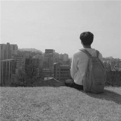 气质背影男头像黑白,一个人去流浪到美丽的地方