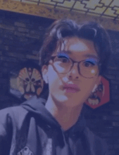 范丞丞直播突遇魔鬼滤镜吓成表情包