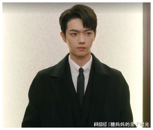 谭松韵都带不动的男人,网友辣评中年少妇与性冷淡帅哥奇异组合