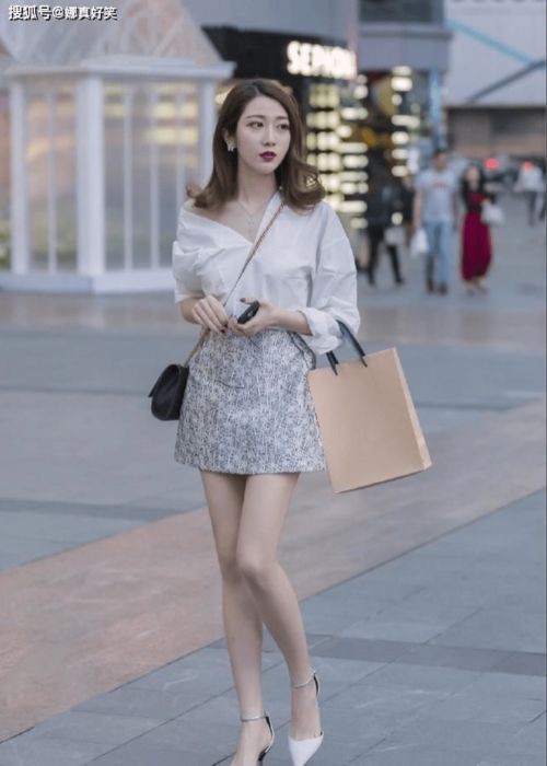搞笑gif小姐姐,能教我打架子鼓吗,我也想这么有节奏的打